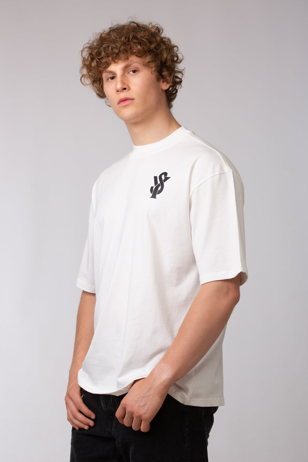 BASIC WHITE TEE