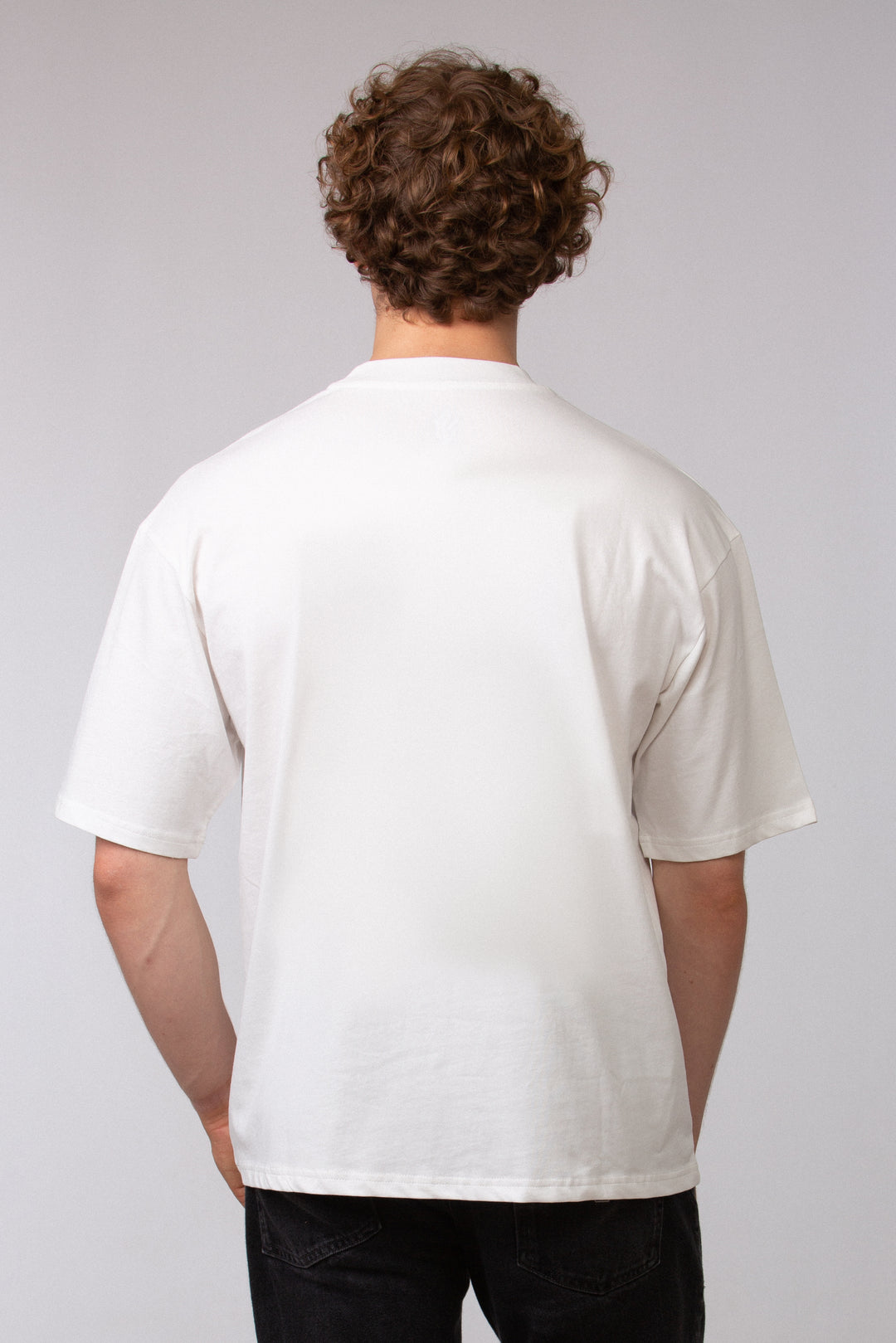 BASIC WHITE TEE